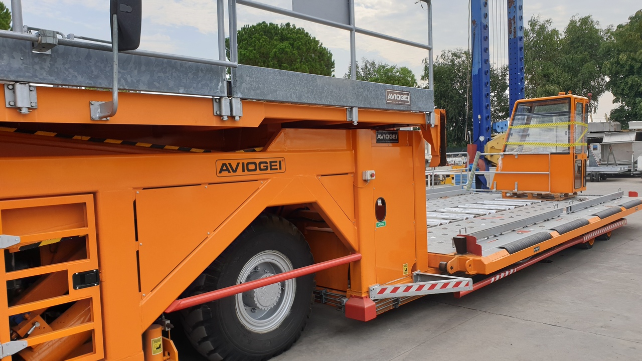 Main Deck Loader Aviogei 20 tons 2PU2000 - Nakladač kontejnerů/ Palet: obrázek 3 Main Deck Loader Aviogei 20 tons 2PU2000 - Nakladač kontejnerů/ Palet: obrázek 3