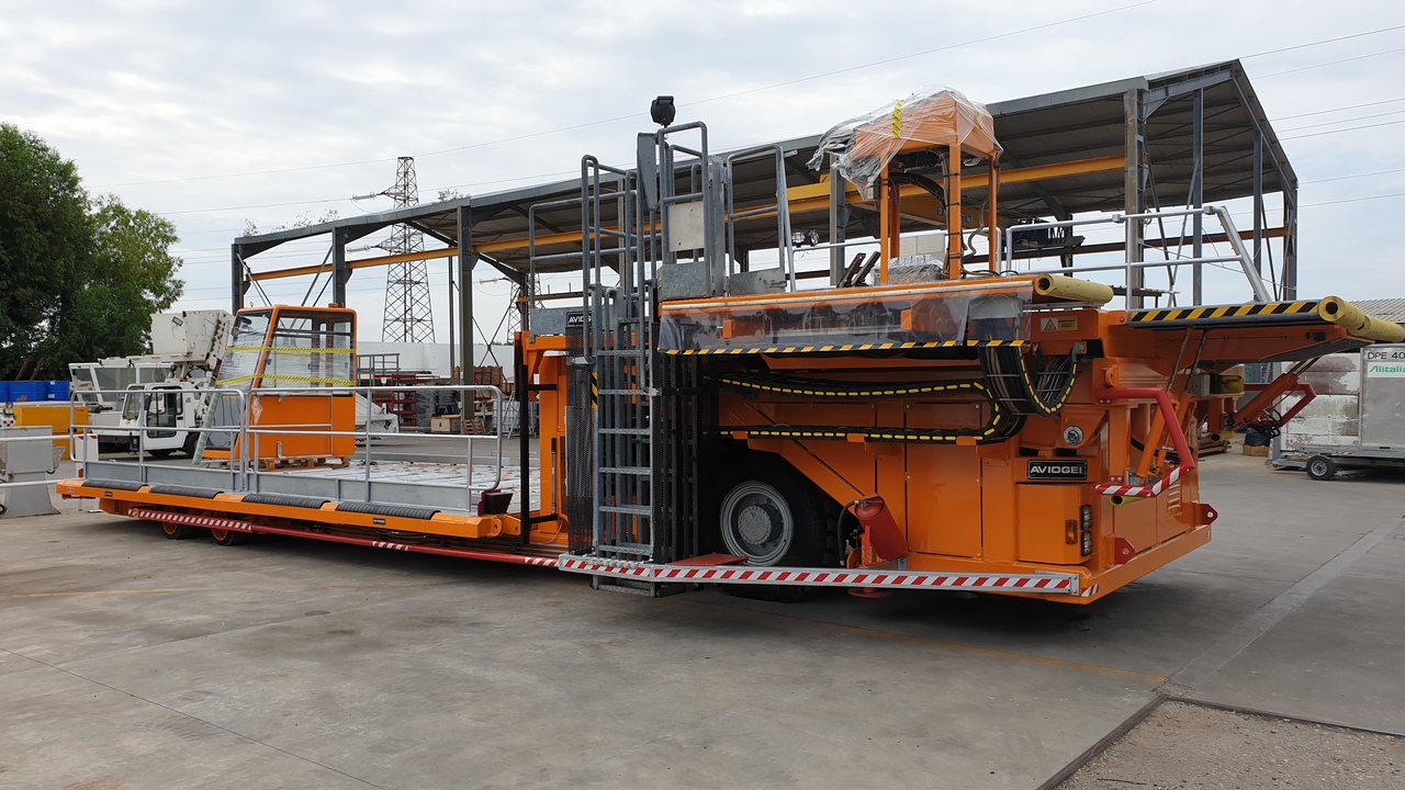 Main Deck Loader Aviogei 20 tons 2PU2000 - Nakladač kontejnerů/ Palet: obrázek 4 Main Deck Loader Aviogei 20 tons 2PU2000 - Nakladač kontejnerů/ Palet: obrázek 4