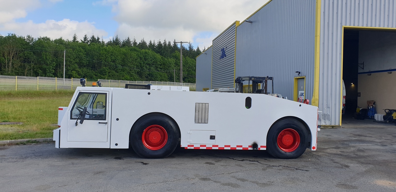SOVAM K250 - Tahač letadel: obrázek 1 SOVAM K250 - Tahač letadel: obrázek 1
