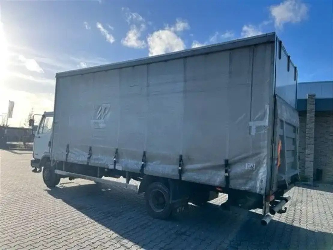 DAF LF 45.160 FA45.160 - Plachtový nákladní auto: obrázek 4 DAF LF 45.160 FA45.160 - Plachtový nákladní auto: obrázek 4