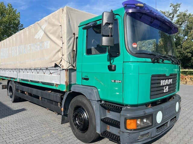 MAN 18.284 - Plachtový nákladní auto: obrázek 2 MAN 18.284 - Plachtový nákladní auto: obrázek 2
