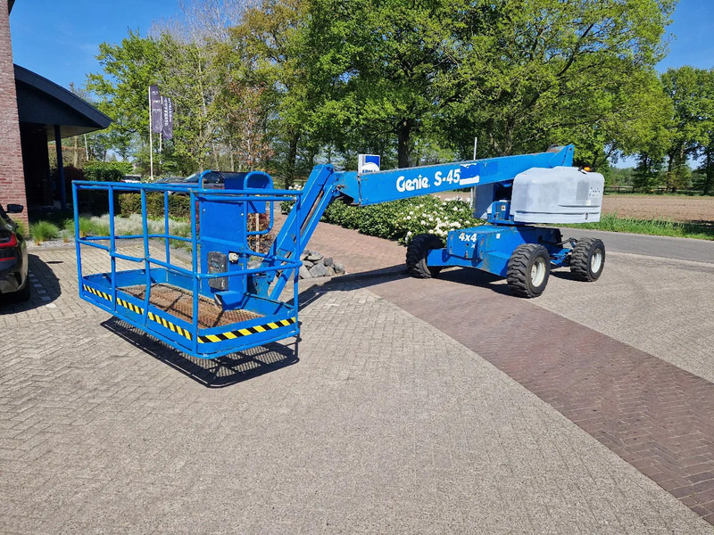 Genie S-45 - Teleskopická plošina: obrázek 3 Genie S-45 - Teleskopická plošina: obrázek 3