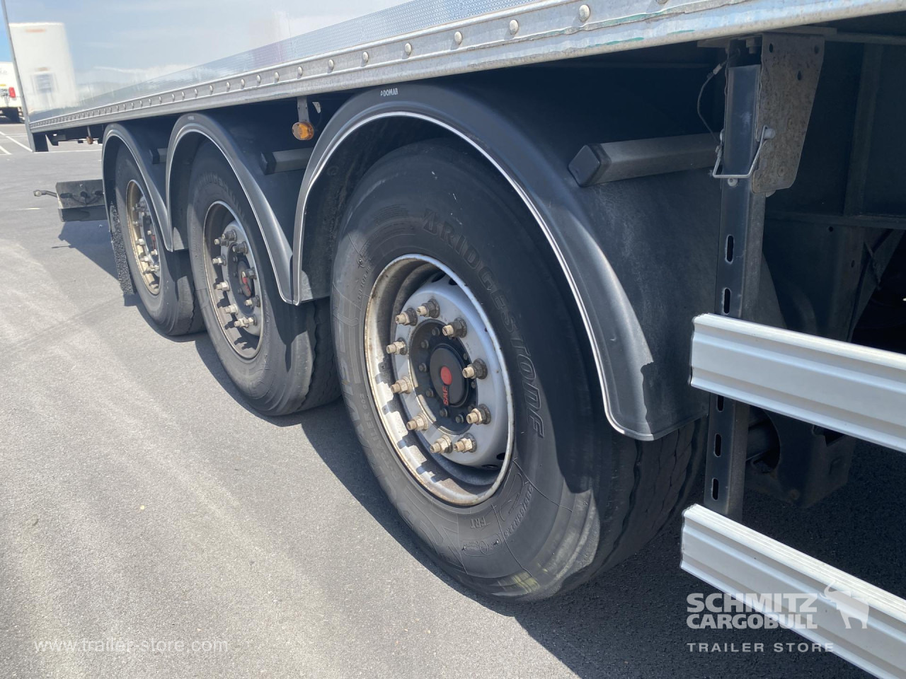 FRUEHAUF Dryfreight Standard Roller shutter door - Skříňový návěs: obrázek 3 FRUEHAUF Dryfreight Standard Roller shutter door - Skříňový návěs: obrázek 3