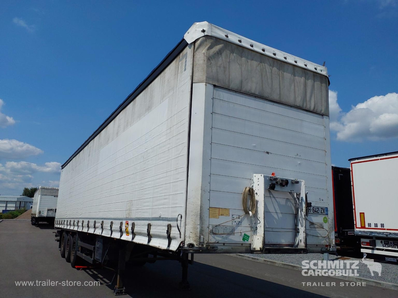 SCHMITZ Curtainsider Mega Taillift - Plachtový návěs: obrázek 1 SCHMITZ Curtainsider Mega Taillift - Plachtový návěs: obrázek 1