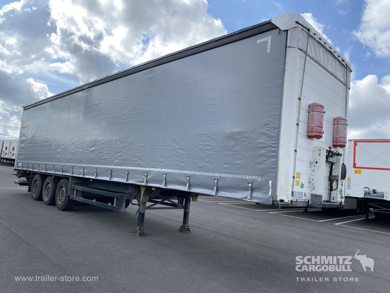 SCHMITZ Curtainsider Standard Taillift - Plachtový návěs: obrázek 1 SCHMITZ Curtainsider Standard Taillift - Plachtový návěs: obrázek 1