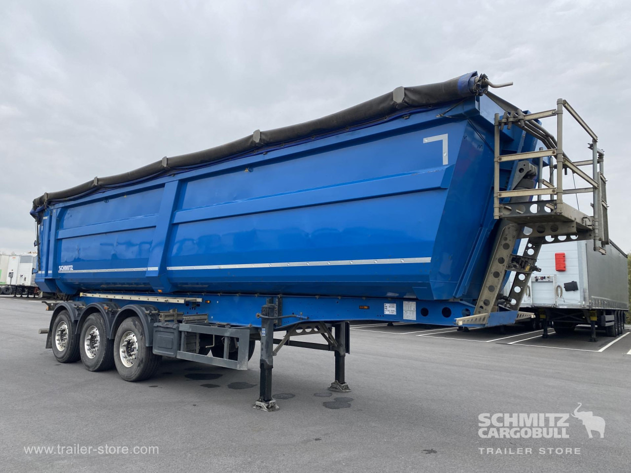 SCHMITZ Tipper Steel half pipe body 46m³ - Sklápěcí návěs: obrázek 1 SCHMITZ Tipper Steel half pipe body 46m³ - Sklápěcí návěs: obrázek 1