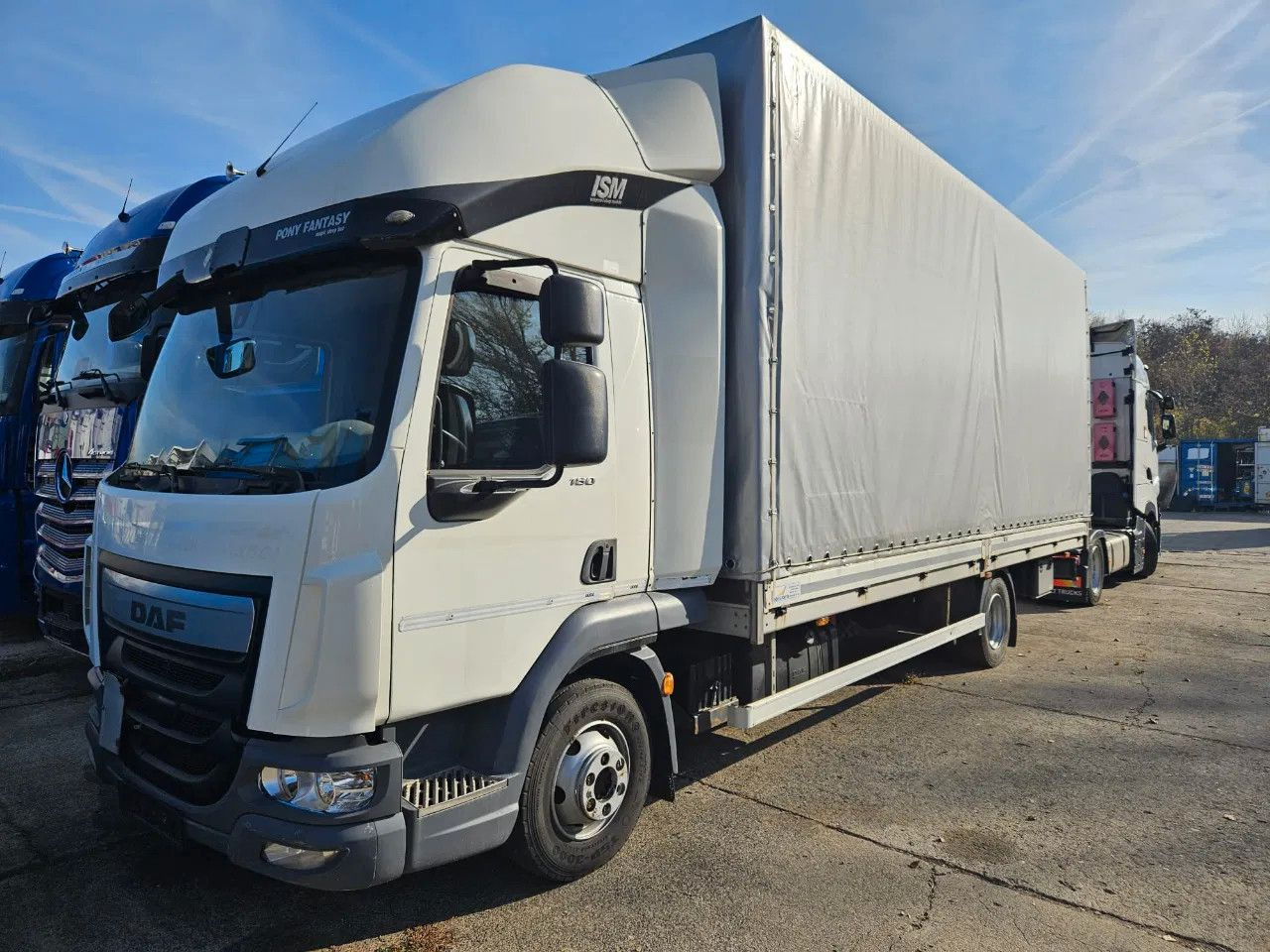 DAF LF 180 7.5 t - Plachtový nákladní auto: obrázek 1 DAF LF 180 7.5 t - Plachtový nákladní auto: obrázek 1