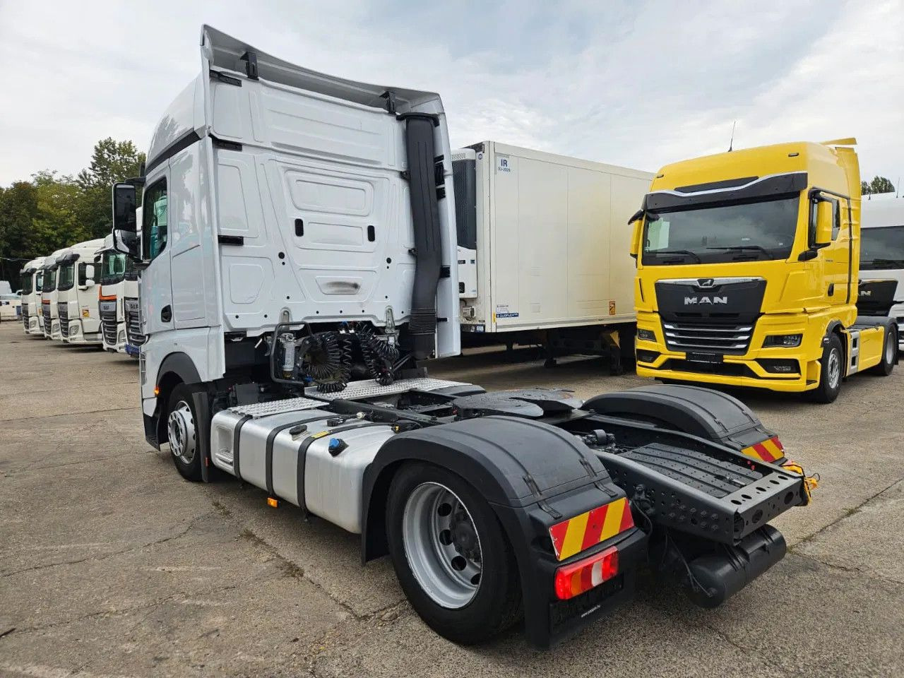 Mercedes-Benz Actros 1851 Mega, BigSpace, Standklima, 2 units - Tahač: obrázek 4 Mercedes-Benz Actros 1851 Mega, BigSpace, Standklima, 2 units - Tahač: obrázek 4