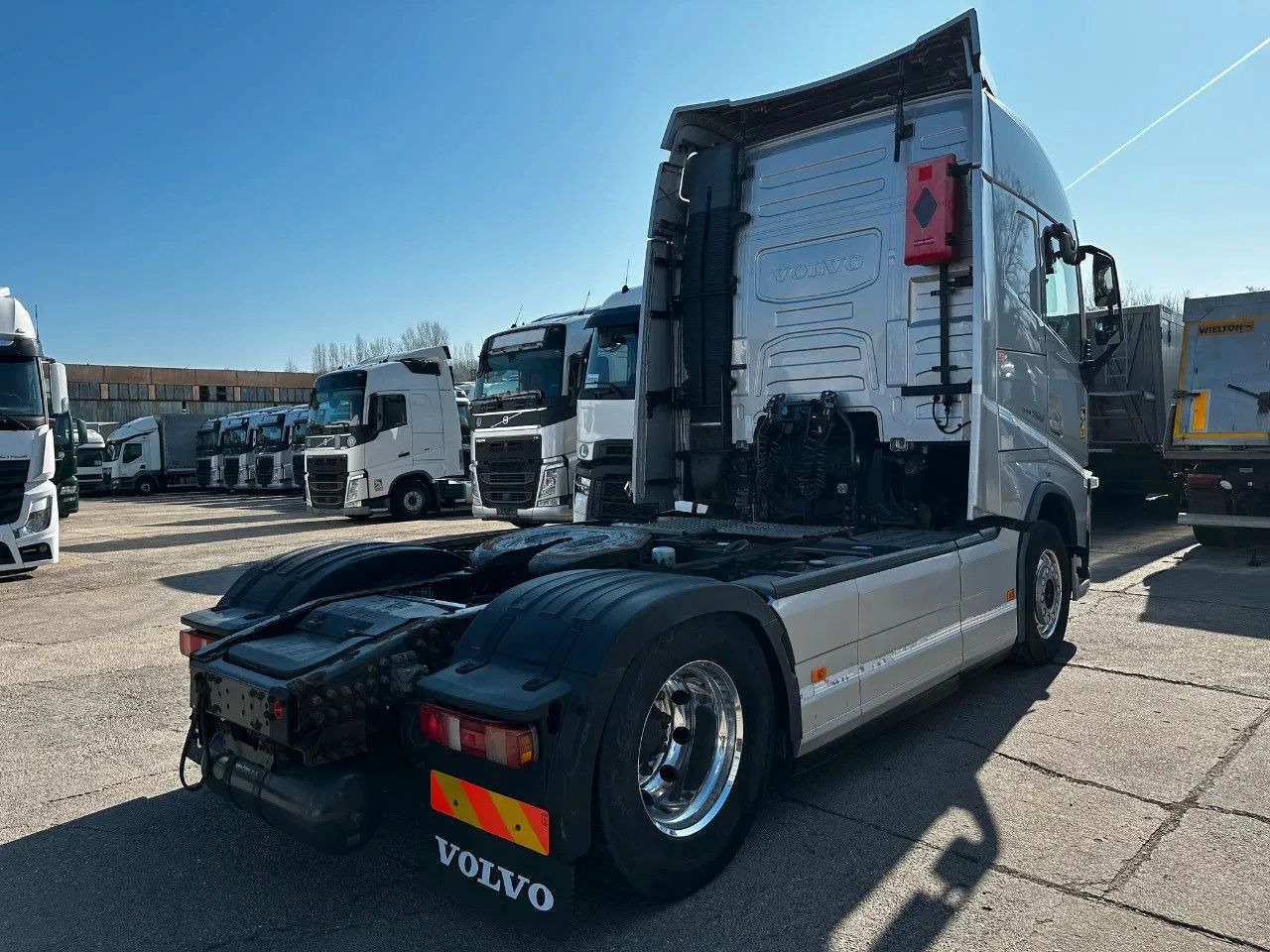 Volvo FH 500 ADR, I-Park, Alloy w. Leather seats, TV s - Tahač: obrázek 4 Volvo FH 500 ADR, I-Park, Alloy w. Leather seats, TV s - Tahač: obrázek 4