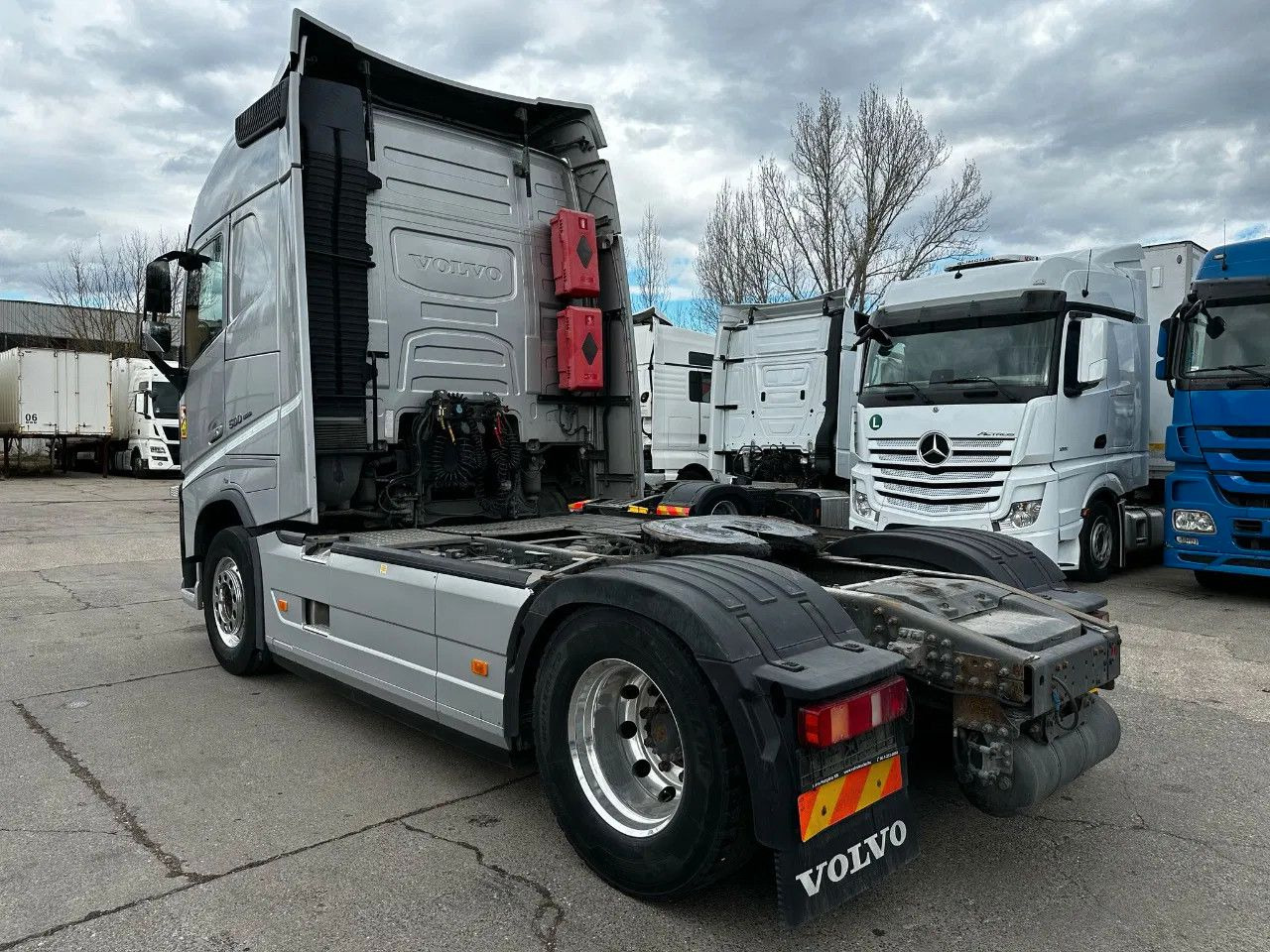 Volvo FH 500 ADR, I-Park, Alloy w. Leather seats, TV s - Tahač: obrázek 3 Volvo FH 500 ADR, I-Park, Alloy w. Leather seats, TV s - Tahač: obrázek 3