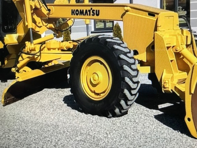 Komatsu GD530A mit 5-Zahn Heckaufreißer - Grejdr: obrázek 2 Komatsu GD530A mit 5-Zahn Heckaufreißer - Grejdr: obrázek 2