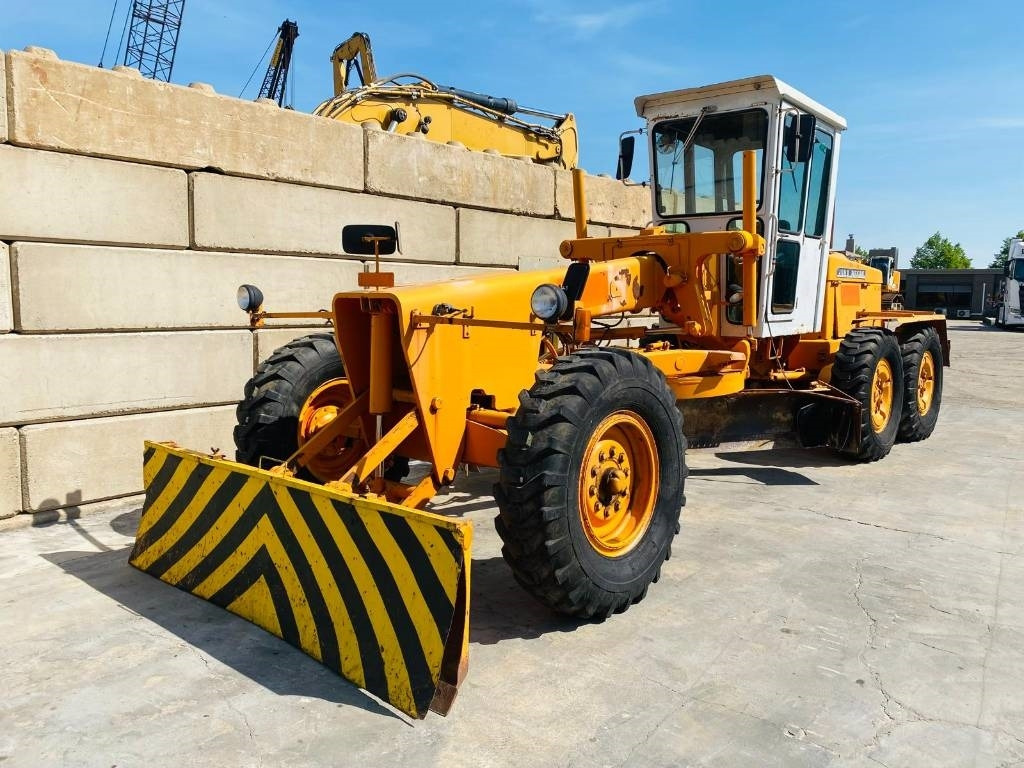 John Deere 570 A - Grejdr: obrázek 3 John Deere 570 A - Grejdr: obrázek 3
