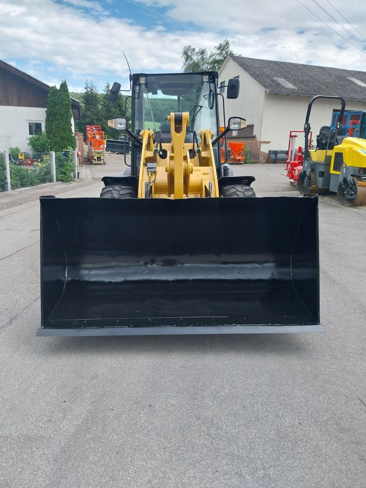 CAT 906H - Kolový nakladač: obrázek 2 CAT 906H - Kolový nakladač: obrázek 2