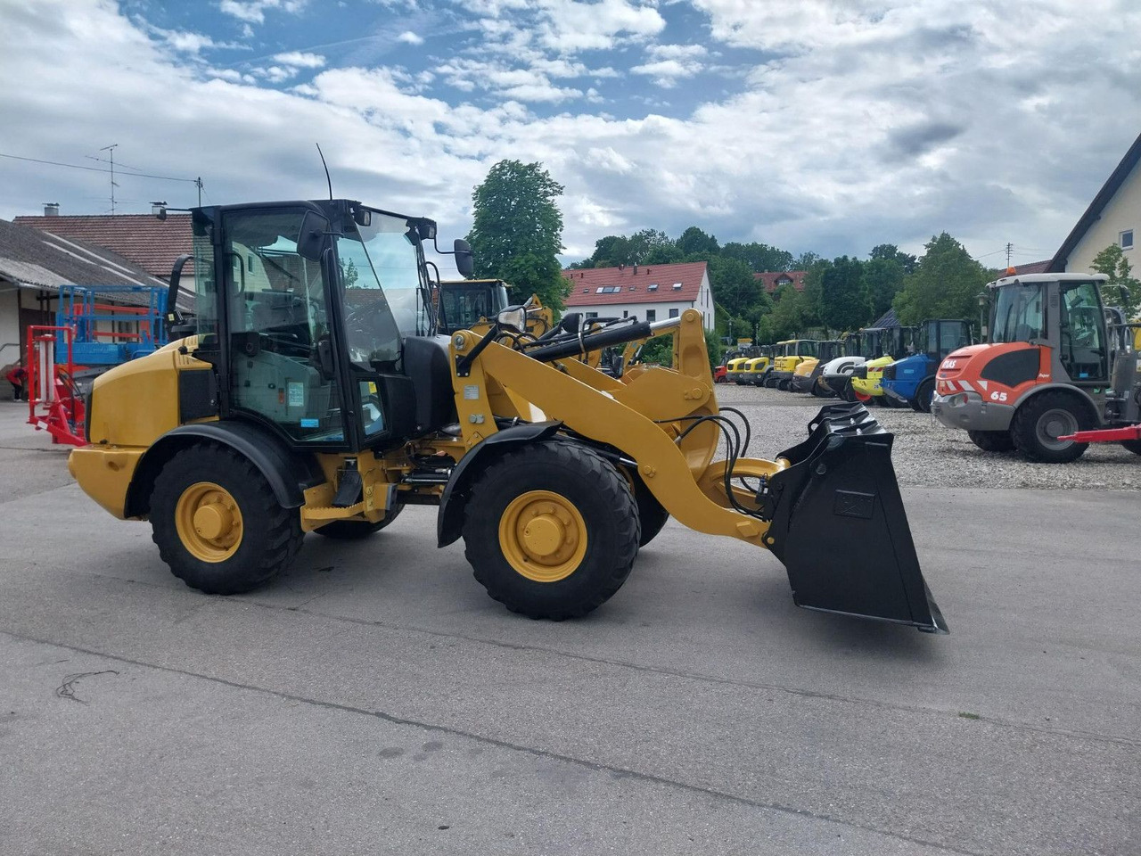 CAT 906H - Kolový nakladač: obrázek 3 CAT 906H - Kolový nakladač: obrázek 3