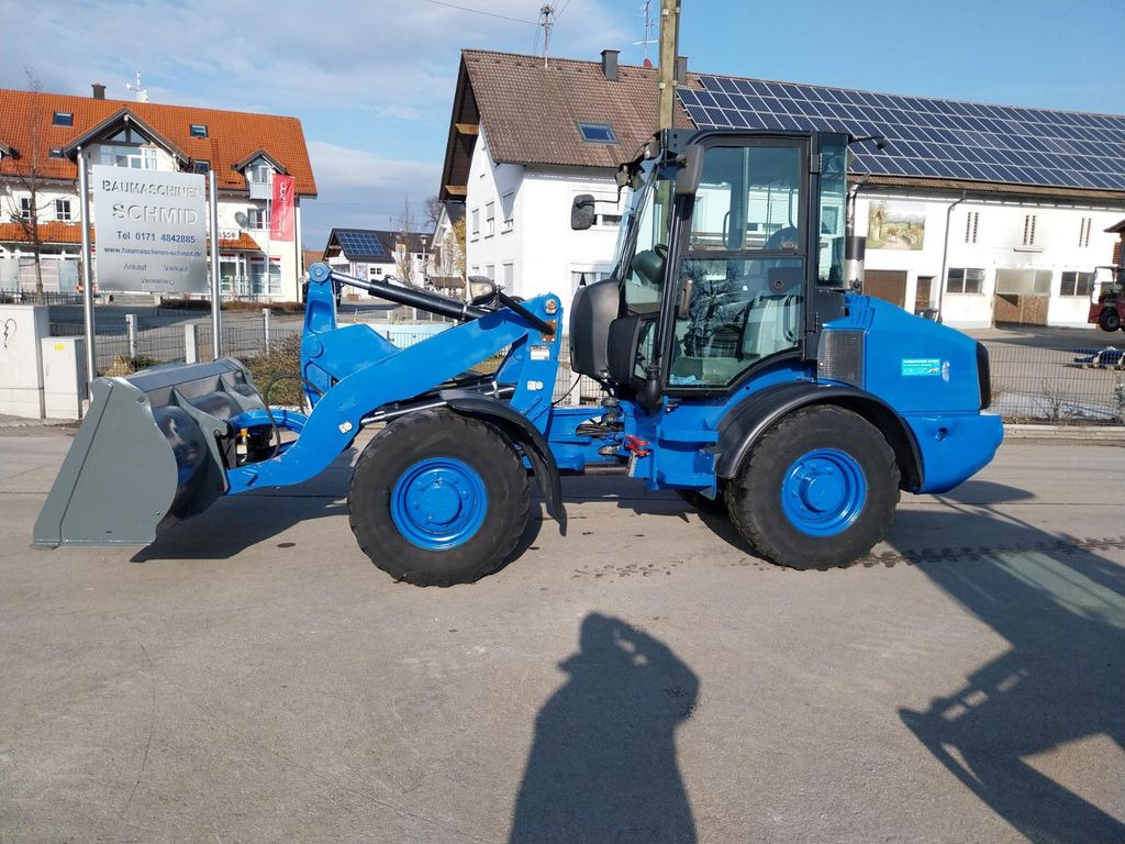 CAT 907H - Kolový nakladač: obrázek 1 CAT 907H - Kolový nakladač: obrázek 1