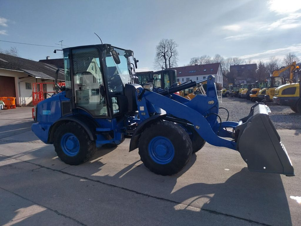 CAT 907H - Kolový nakladač: obrázek 3 CAT 907H - Kolový nakladač: obrázek 3