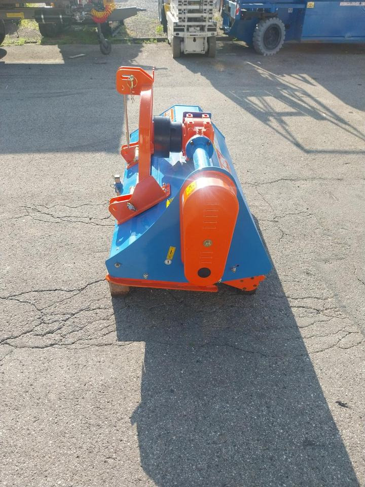 Mulcher Schlegelmulcher Stark KM 155 Mähwerk - Kladívkový mulčovač: obrázek 5 Mulcher Schlegelmulcher Stark KM 155 Mähwerk - Kladívkový mulčovač: obrázek 5