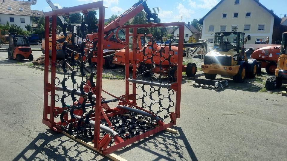 Wiesenegge 6 - 8m Wiesenstriegel Wiesenschleppe Traktor John deer - Luční brány: obrázek 4 Wiesenegge 6 - 8m Wiesenstriegel Wiesenschleppe Traktor John deer - Luční brány: obrázek 4