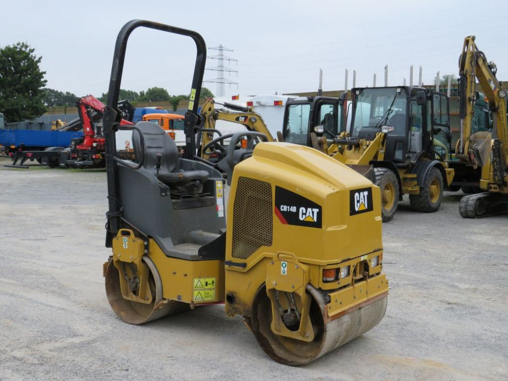 CAT Tandem-Vibrationswalze CB14 B Baumaschine - Válec: obrázek 2 CAT Tandem-Vibrationswalze CB14 B Baumaschine - Válec: obrázek 2
