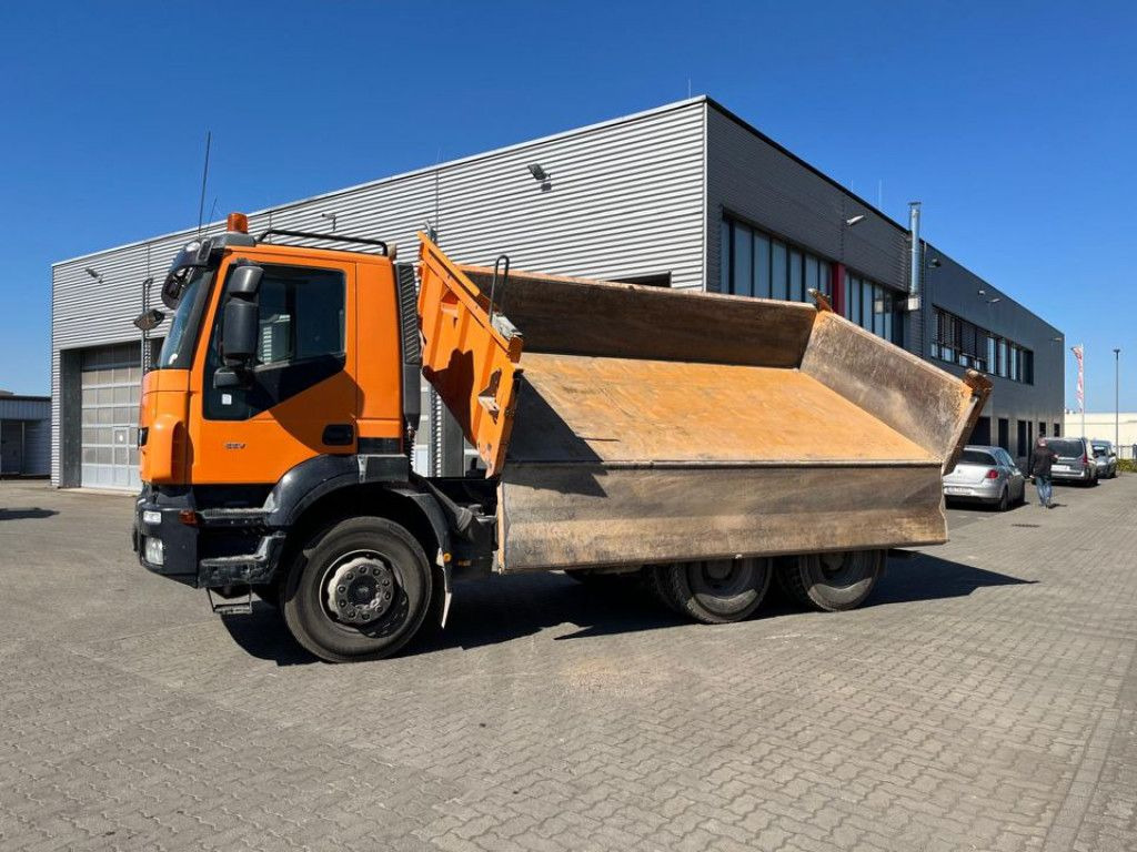 Iveco TRACKER AD260T50 6x4 3-Achs Kipper Schalter, Bla - Sklápěč: obrázek 3 Iveco TRACKER AD260T50 6x4 3-Achs Kipper Schalter, Bla - Sklápěč: obrázek 3