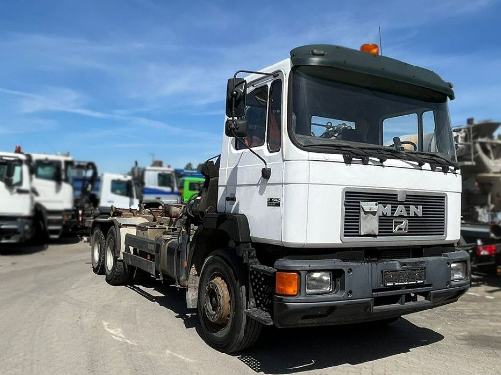 MAN F2000 27.342 6x4 Abrollkipper mit Kran - Hákový nosič kontejnerů, Auto s hydraulickou rukou: obrázek 2 MAN F2000 27.342 6x4 Abrollkipper mit Kran - Hákový nosič kontejnerů, Auto s hydraulickou rukou: obrázek 2