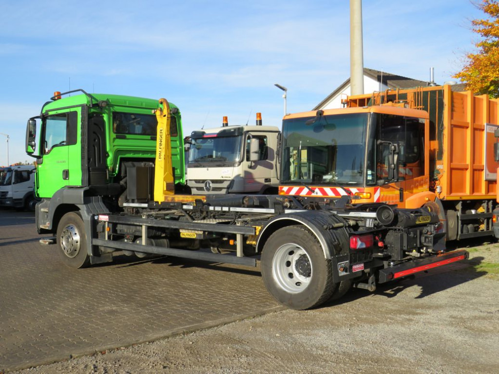 MAN MAN TG-S Abrollkipper 18.320 BL - Hákový nosič kontejnerů: obrázek 3 MAN MAN TG-S Abrollkipper 18.320 BL - Hákový nosič kontejnerů: obrázek 3