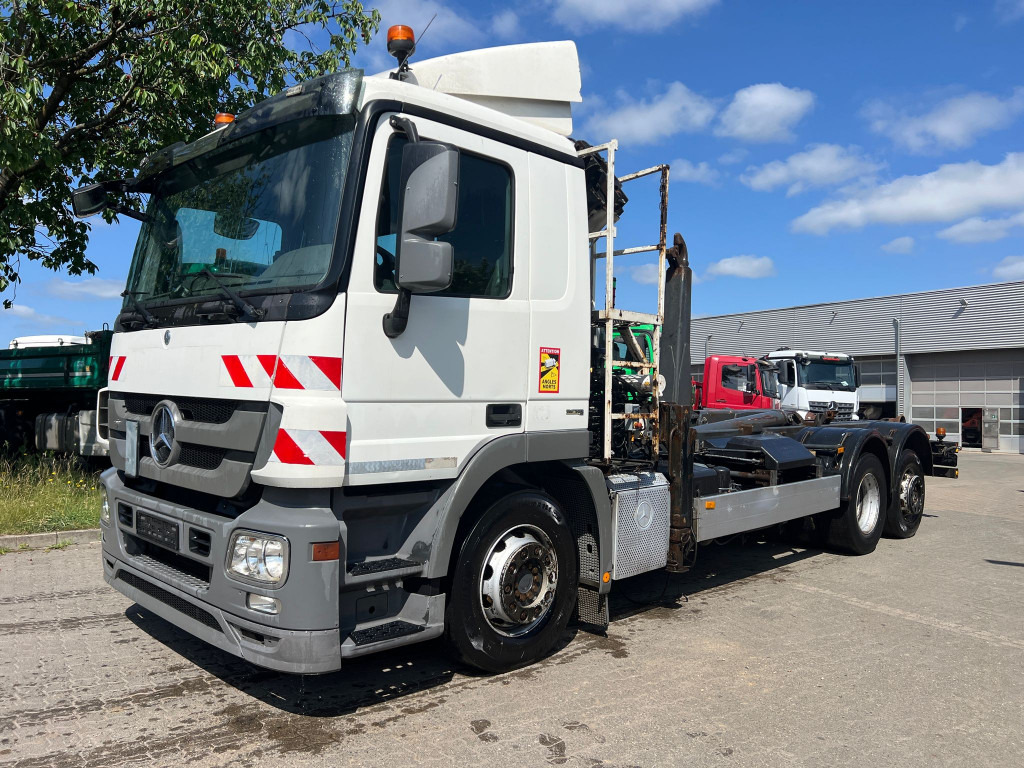 MERCEDES-BENZ Actros 2541 L6x2 Abrollkipper mit Kran Funk+Greiferst - Hákový nosič kontejnerů, Auto s hydraulickou rukou: obrázek 1 MERCEDES-BENZ Actros 2541 L6x2 Abrollkipper mit Kran Funk+Greiferst - Hákový nosič kontejnerů, Auto s hydraulickou rukou: obrázek 1