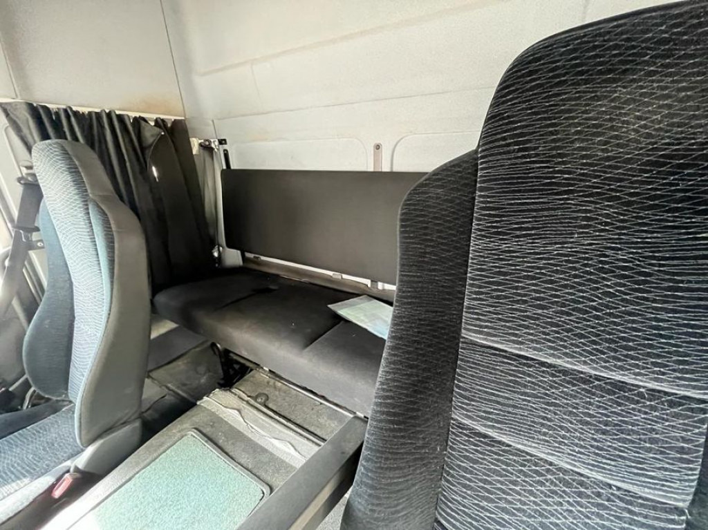 MERCEDES-BENZ Atego 818 L Möbelkoffer LBW Möbelkoffer gr.Fhs+Sitzreihe - Dodávka skřín: obrázek 3 MERCEDES-BENZ Atego 818 L Möbelkoffer LBW Möbelkoffer gr.Fhs+Sitzreihe - Dodávka skřín: obrázek 3