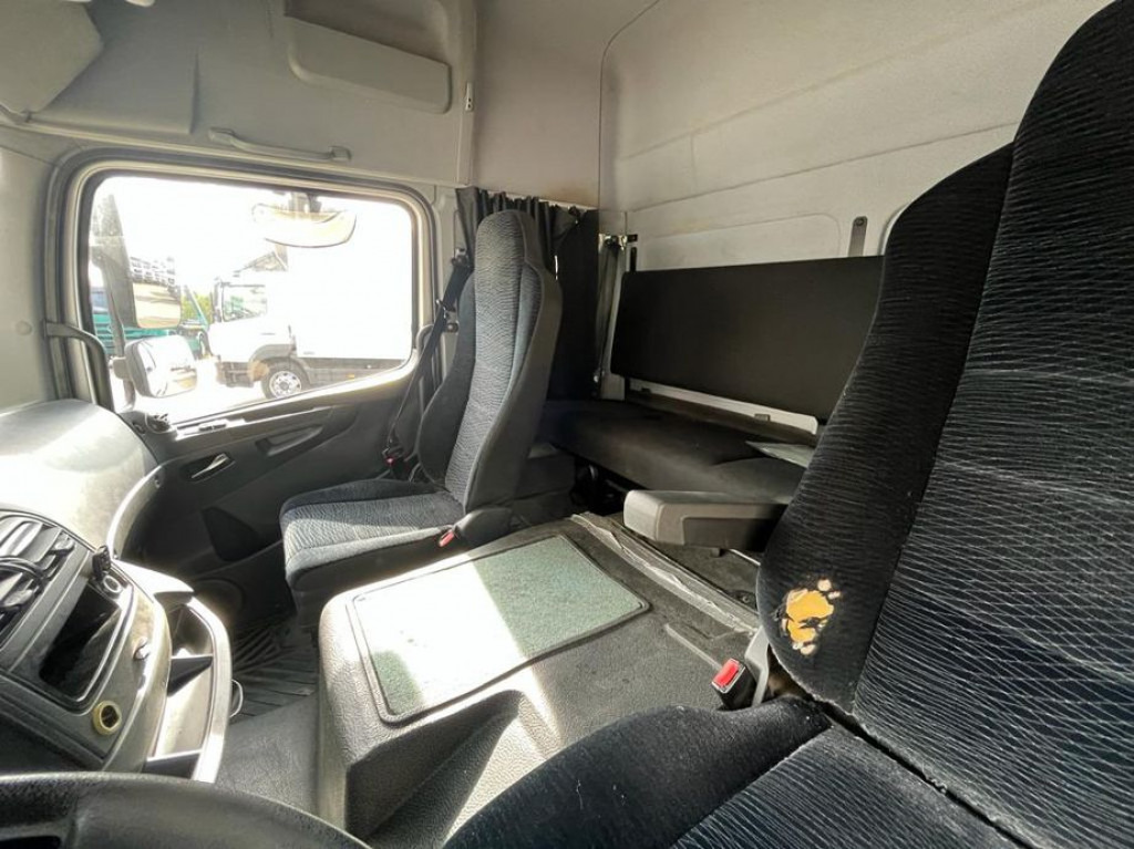 MERCEDES-BENZ Atego 818 L Möbelkoffer LBW Möbelkoffer gr.Fhs+Sitzreihe - Dodávka skřín: obrázek 2 MERCEDES-BENZ Atego 818 L Möbelkoffer LBW Möbelkoffer gr.Fhs+Sitzreihe - Dodávka skřín: obrázek 2