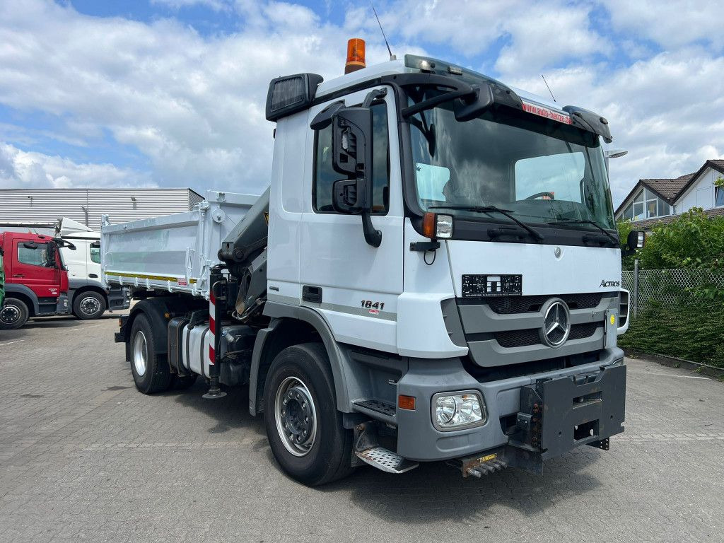 Mercedes-Benz Actros 1841 K 2-Achs Kipper Kran Funk/2xhydr+Gre Mercedes-Benz Actros 1841 K 2-Achs Kipper Kran Funk/2xhydr+Gre - Sklápěč, Auto s hydraulickou rukou: obrázek 2 Mercedes-Benz Actros 1841 K 2-Achs Kipper Kran Funk/2xhydr+Gre Mercedes-Benz Actros 1841 K 2-Achs Kipper Kran Funk/2xhydr+Gre - Sklápěč, Auto s hydraulickou rukou: obrázek 2