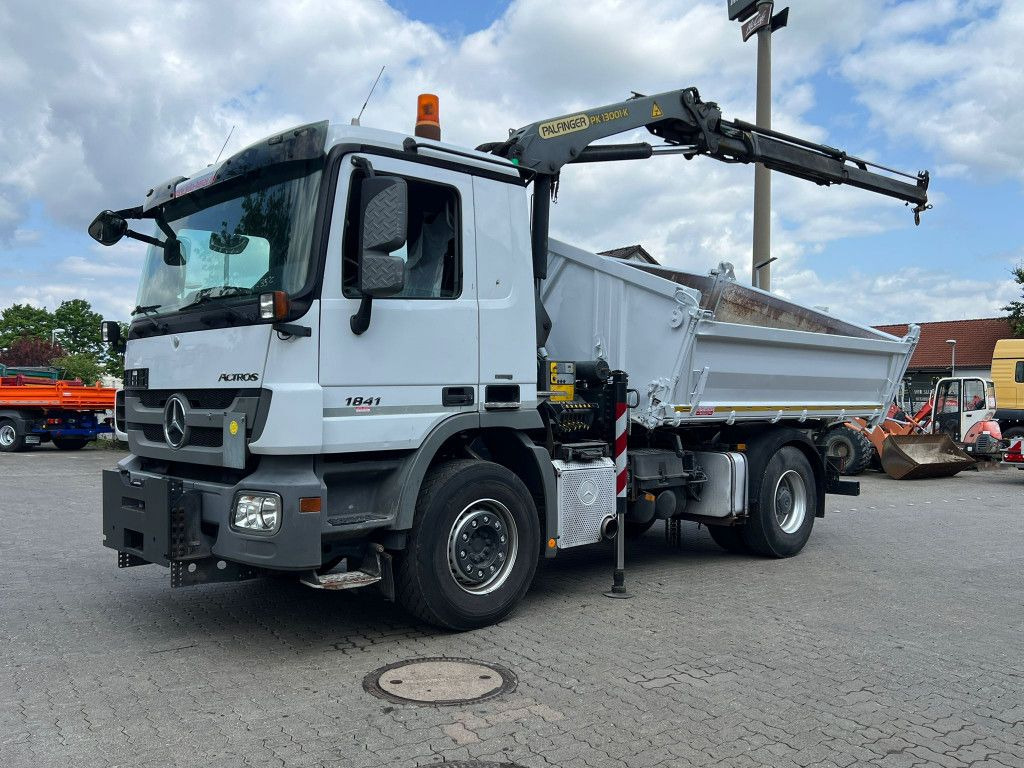 Mercedes-Benz Actros 1841 K 2-Achs Kipper Kran Funk/2xhydr+Gre Mercedes-Benz Actros 1841 K 2-Achs Kipper Kran Funk/2xhydr+Gre - Sklápěč, Auto s hydraulickou rukou: obrázek 1 Mercedes-Benz Actros 1841 K 2-Achs Kipper Kran Funk/2xhydr+Gre Mercedes-Benz Actros 1841 K 2-Achs Kipper Kran Funk/2xhydr+Gre - Sklápěč, Auto s hydraulickou rukou: obrázek 1