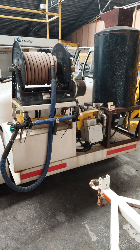 JBT GS320 Towable De-icer - Odmrazovací vůz: obrázek 4 JBT GS320 Towable De-icer - Odmrazovací vůz: obrázek 4