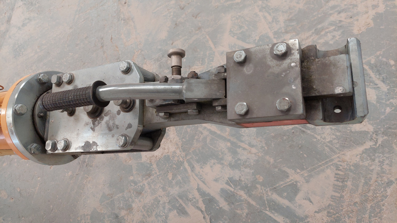 Towbar A220 JMS - Pozemní vybavení letišť: obrázek 4 Towbar A220 JMS - Pozemní vybavení letišť: obrázek 4