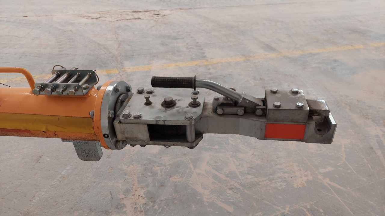 Towbar A220 JMS - Pozemní vybavení letišť: obrázek 5 Towbar A220 JMS - Pozemní vybavení letišť: obrázek 5