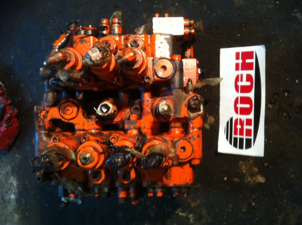 DAEWOO 7 SEKCYJNY + 8F4255C AS.222509 - Hydraulický ventil pro Pásové rýpadlo: obrázek 1 DAEWOO 7 SEKCYJNY + 8F4255C AS.222509 - Hydraulický ventil pro Pásové rýpadlo: obrázek 1