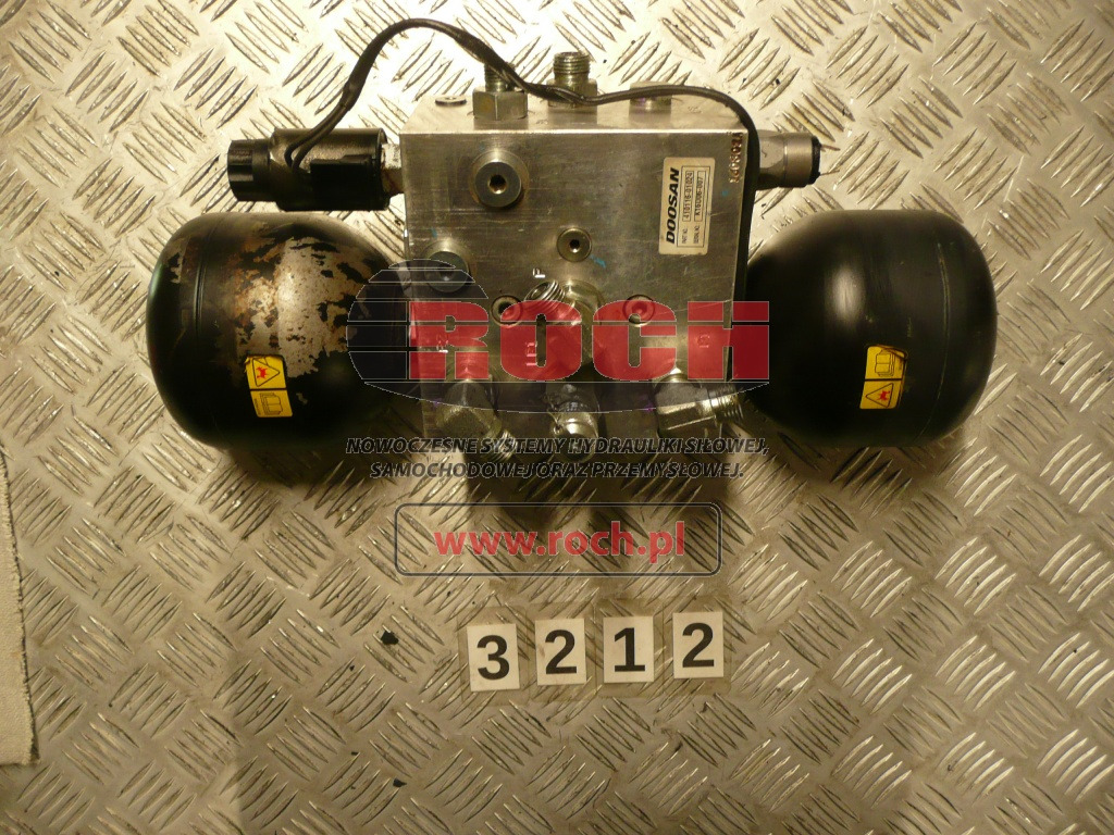 DOOSAN 410116-01024 160302A + 770-724 1CD-6 24VDC 26,2 OHM + HYDAC 0,75L - Hydraulický ventil: obrázek 1 DOOSAN 410116-01024 160302A + 770-724 1CD-6 24VDC 26,2 OHM + HYDAC 0,75L - Hydraulický ventil: obrázek 1