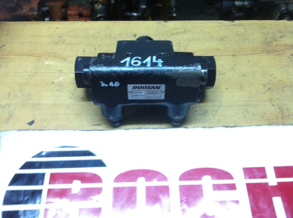 DOOSAN 420-00172 6G-055 - Hydraulický ventil pro Kolový nakladač: obrázek 1 DOOSAN 420-00172 6G-055 - Hydraulický ventil pro Kolový nakladač: obrázek 1