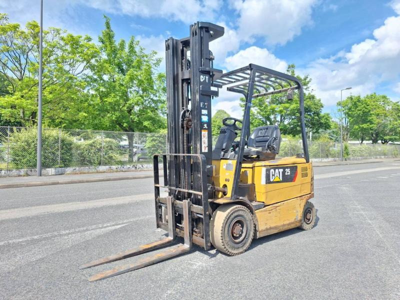 Caterpillar EP25KP - Elektrický vysokozdvižný vozík: obrázek 1 Caterpillar EP25KP - Elektrický vysokozdvižný vozík: obrázek 1