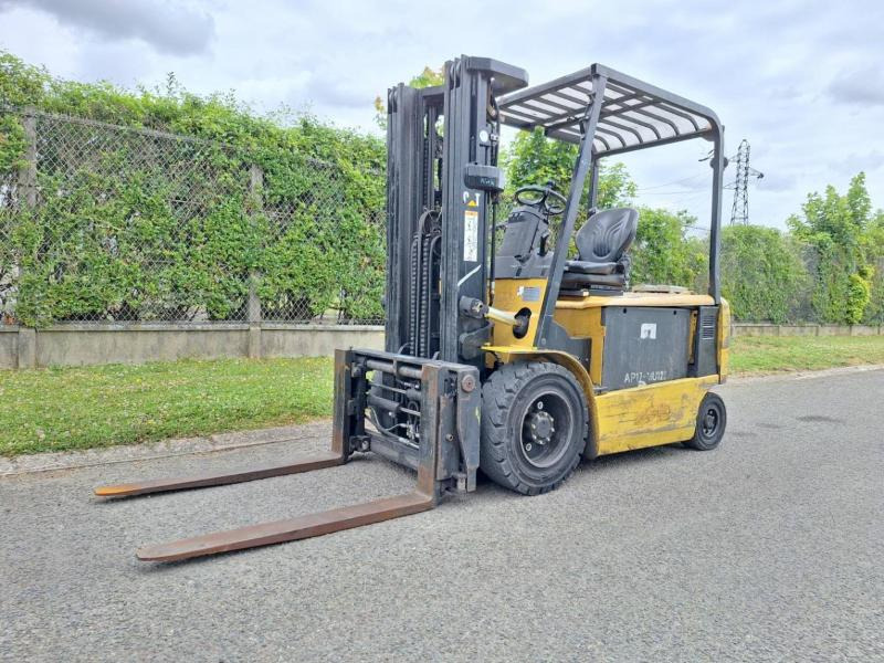 Caterpillar EP30K - Elektrický vysokozdvižný vozík: obrázek 1 Caterpillar EP30K - Elektrický vysokozdvižný vozík: obrázek 1