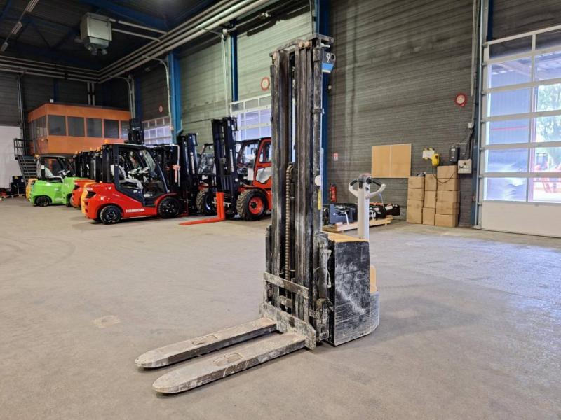 Caterpillar NSP16N2 - Stohovací vozík: obrázek 5 Caterpillar NSP16N2 - Stohovací vozík: obrázek 5