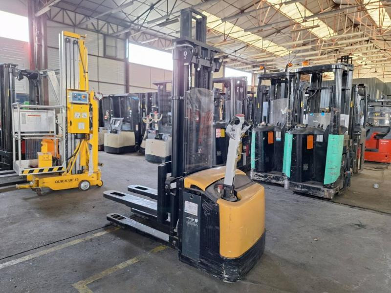 Caterpillar NSP16NI - Stohovací vozík: obrázek 1 Caterpillar NSP16NI - Stohovací vozík: obrázek 1