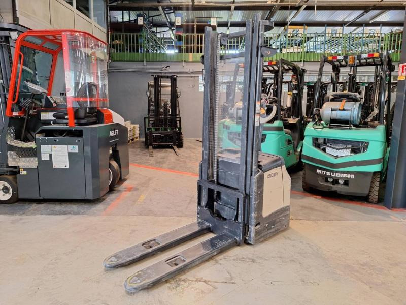 Crown ES4000-1.6 - Stohovací vozík: obrázek 2 Crown ES4000-1.6 - Stohovací vozík: obrázek 2