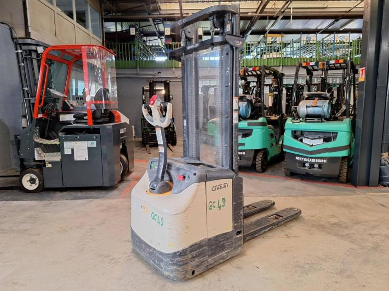 Crown ES4000-1.6 - Stohovací vozík: obrázek 1 Crown ES4000-1.6 - Stohovací vozík: obrázek 1