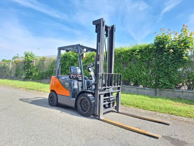 Doosan D30S 5 - Dieselový vysokozdvižný vozík: obrázek 1 Doosan D30S 5 - Dieselový vysokozdvižný vozík: obrázek 1