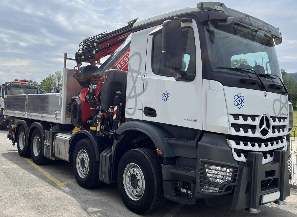 MERCEDES-BENZ Hiab Palfinger Fassi F990-8 JIB-6 - Auto s hydraulickou rukou: obrázek 1 MERCEDES-BENZ Hiab Palfinger Fassi F990-8 JIB-6 - Auto s hydraulickou rukou: obrázek 1