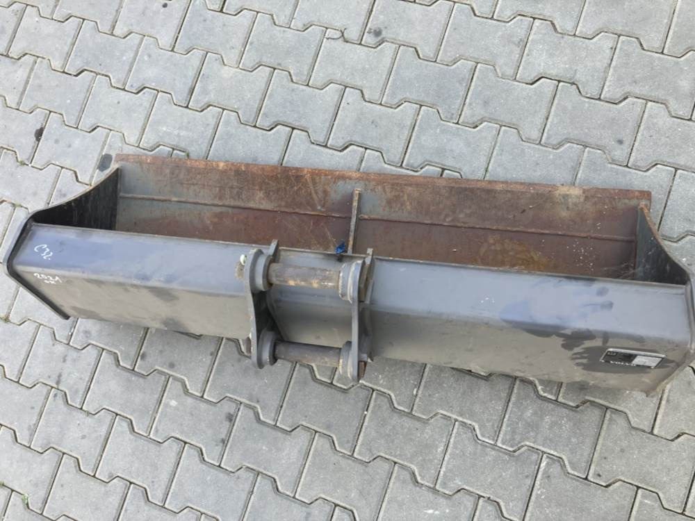 Volvo Böschungslöffel starr - Festanbau - Rýpadlo-nakladač: obrázek 2 Volvo Böschungslöffel starr - Festanbau - Rýpadlo-nakladač: obrázek 2