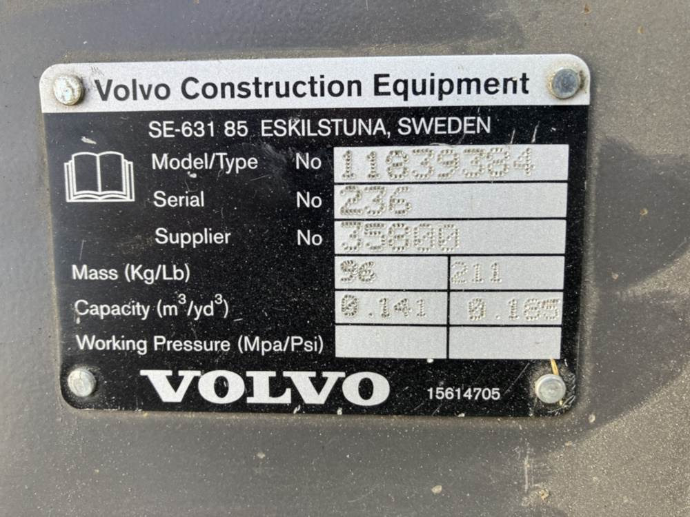 Volvo Böschungslöffel starr - Festanbau - Rýpadlo-nakladač: obrázek 4 Volvo Böschungslöffel starr - Festanbau - Rýpadlo-nakladač: obrázek 4