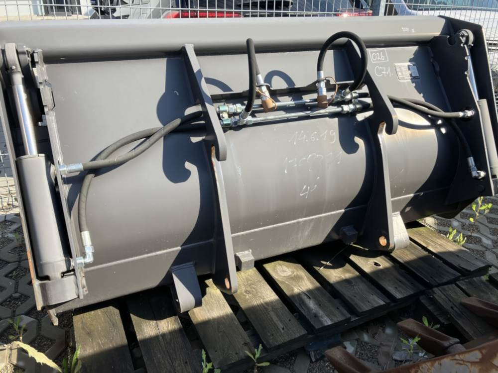 Volvo Klappschaufel mit Messer TPZ - Lžíce: obrázek 3 Volvo Klappschaufel mit Messer TPZ - Lžíce: obrázek 3