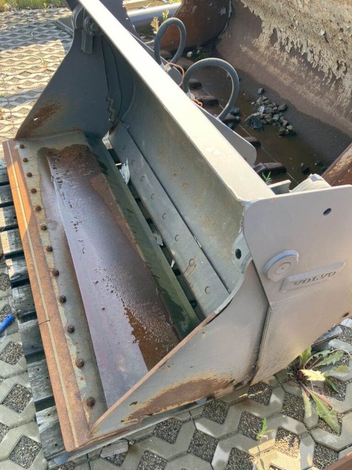 Volvo Klappschaufel mit Messer TPZ - Lžíce: obrázek 4 Volvo Klappschaufel mit Messer TPZ - Lžíce: obrázek 4