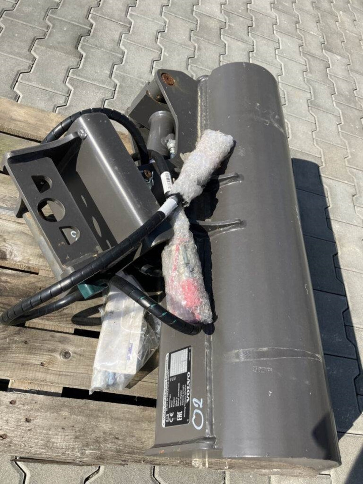 Volvo Löffelset inkl. Schnellwechsler für EC18 - Rýpadlo-nakladač: obrázek 4 Volvo Löffelset inkl. Schnellwechsler für EC18 - Rýpadlo-nakladač: obrázek 4